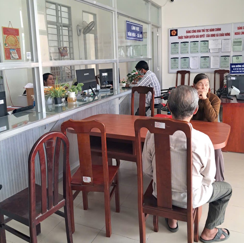 Trung tâm Phục vụ hành chính công xã Châu Hưng thực hiện Quyết định số 3035/QĐ-UBND ngày 11/5/2026 của UBND tỉnh Vĩnh Long