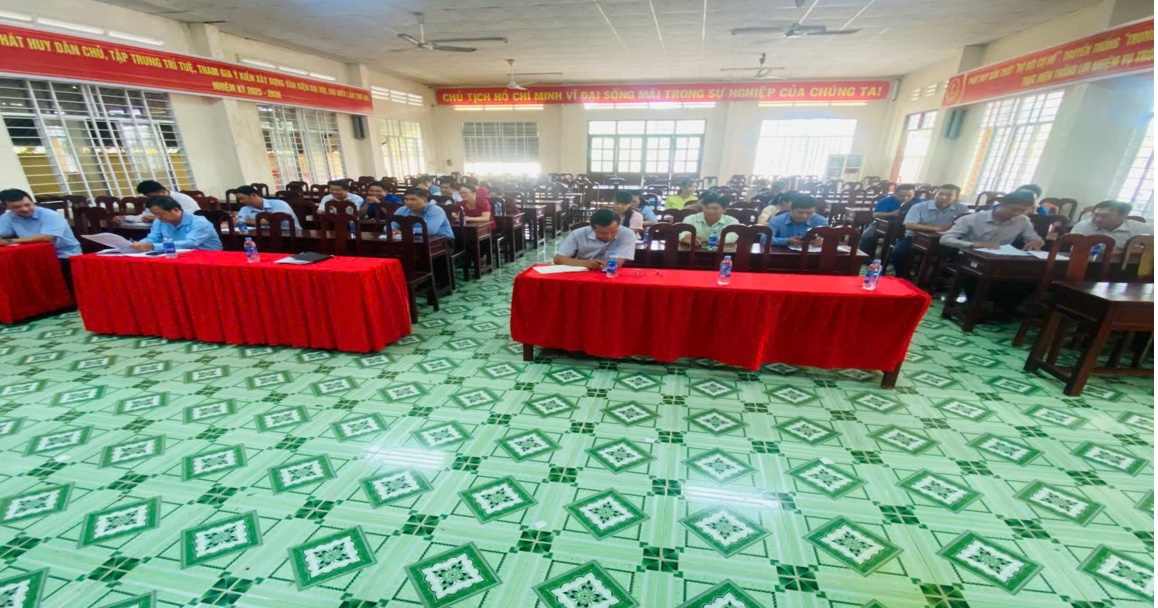 Ủy ban Mặt trận Tổ quốc Việt Nam xã Châu Hưng tổ chức Hội nghị cử tri nơi công tác nhận xét đối với người ứng cử Đại biểu Hội đồng nhân dân xã, nhiệm kỳ 2025-2030