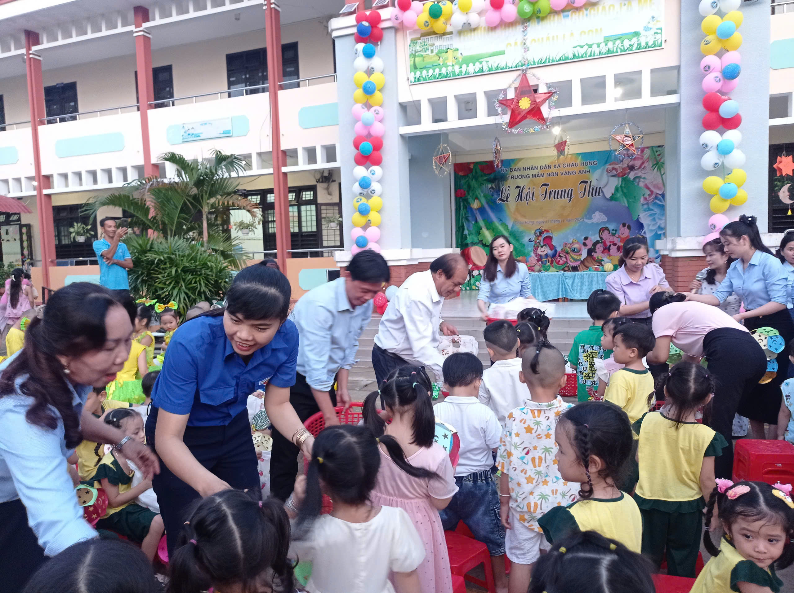 Xã Châu Hưng tổ chức "Lễ hội Trung thu” năm 2025 cho các em thiếu nhi.
