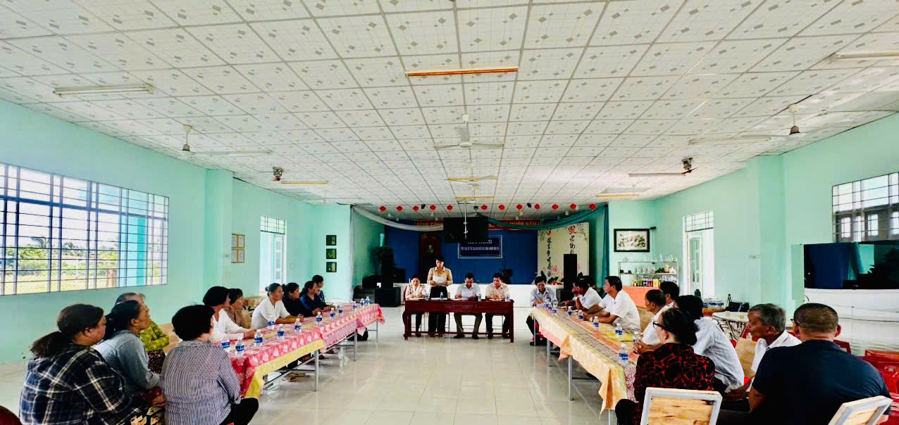 Tổ Đại biểu Hội đồng nhân dân ấp Long An, xã Châu Hưng tổ chức tiếp xúc cử tri trước kỳ họp lần thứ hai