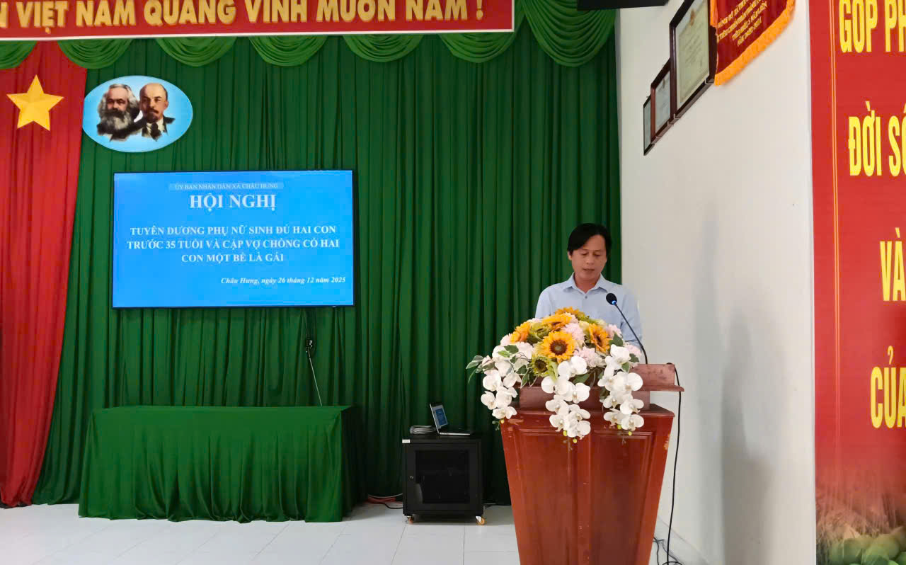Hội nghị tuyên dương Phụ nữ sinh đủ 02 con trước 35 tuổi 
và gia đình có 2 con một bề là gái
