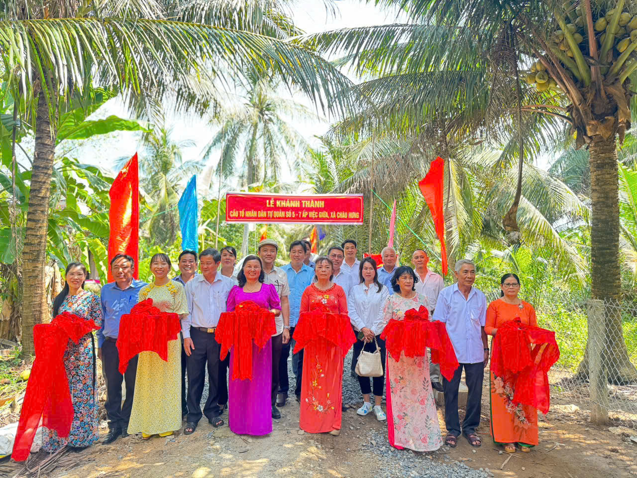 Khánh thành cầu liên tổ 5-7 ấp Việc Giữa, xã Châu Hưng